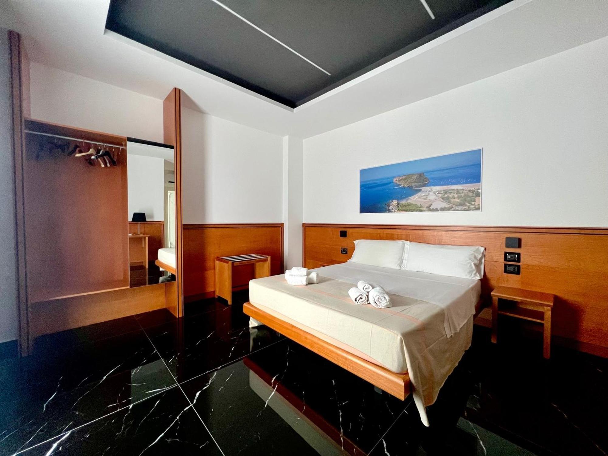 Hotel Tea Deluxe - Praia Praia a Mare Kültér fotó